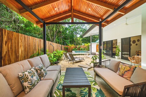 Casa Tortuga – Modern 3BR Pool Home by the Beach