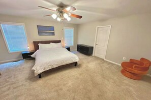 6 slaapkamers, een bureau, een strijkplank/strijkijzer, gratis wifi