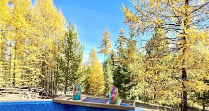 Montana 3BR Cabin: Hot Tub, Sauna & Mountain Views