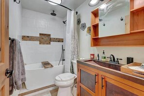 Hair dryer - Log Cabin: Hot Tub, Sauna, Wet Bar & Mtn Views (Missoula County)