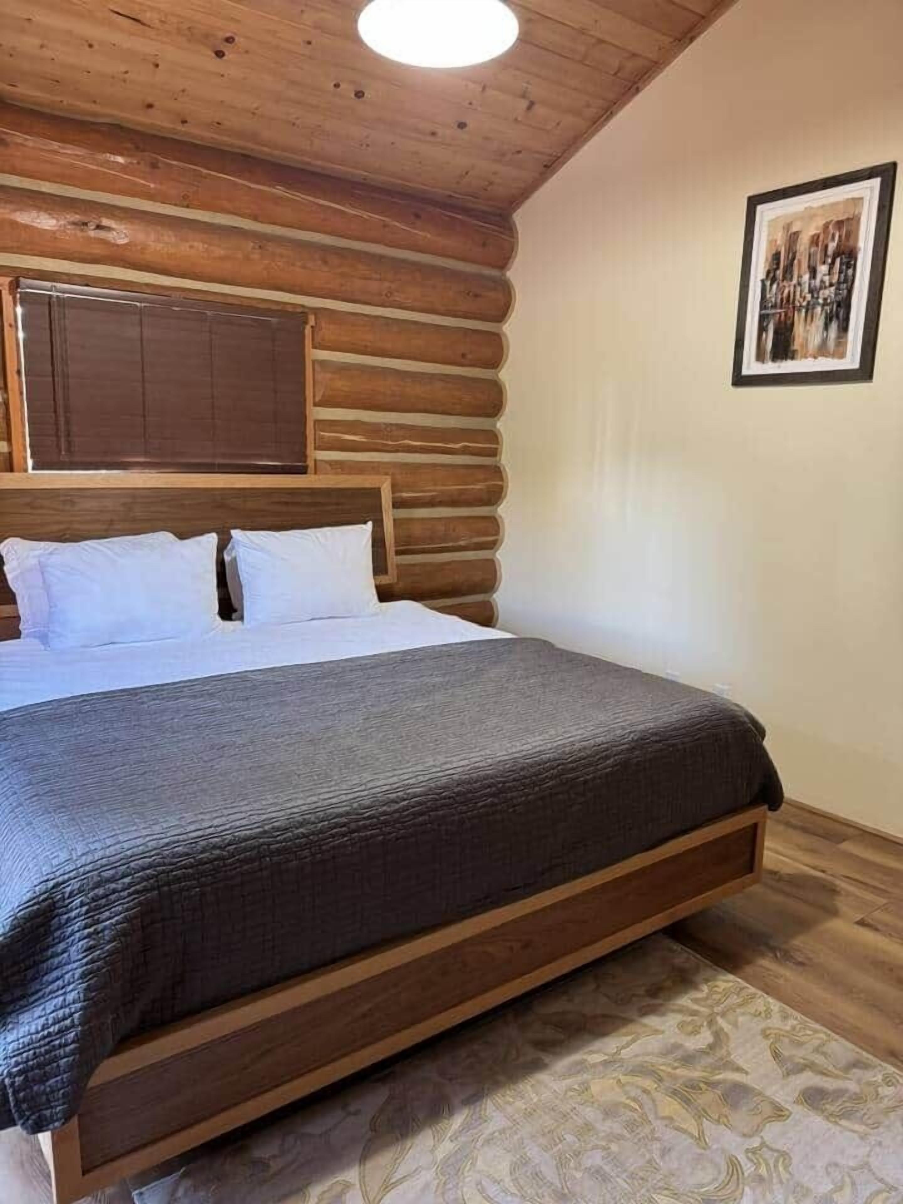 3 bedrooms, desk, iron/ironing board, WiFi