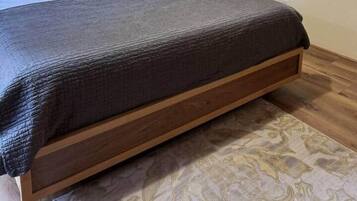 3 bedrooms, desk, iron/ironing board, WiFi