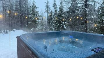 Tina de hidromasaje al aire libre