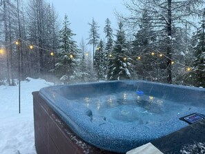 Outdoor spa tub - Log Cabin: Hot Tub, Sauna, Wet Bar & Mtn Views (Missoula County)
