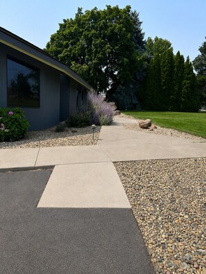 A building with a paved driveway leading to a gravel area. - Cozy Two Bedroom River Front Getaway

Share

Save (Prosser)