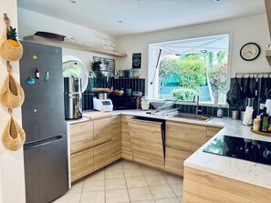 Micro-ondes, four, plaque de cuisson, lave-vaisselle