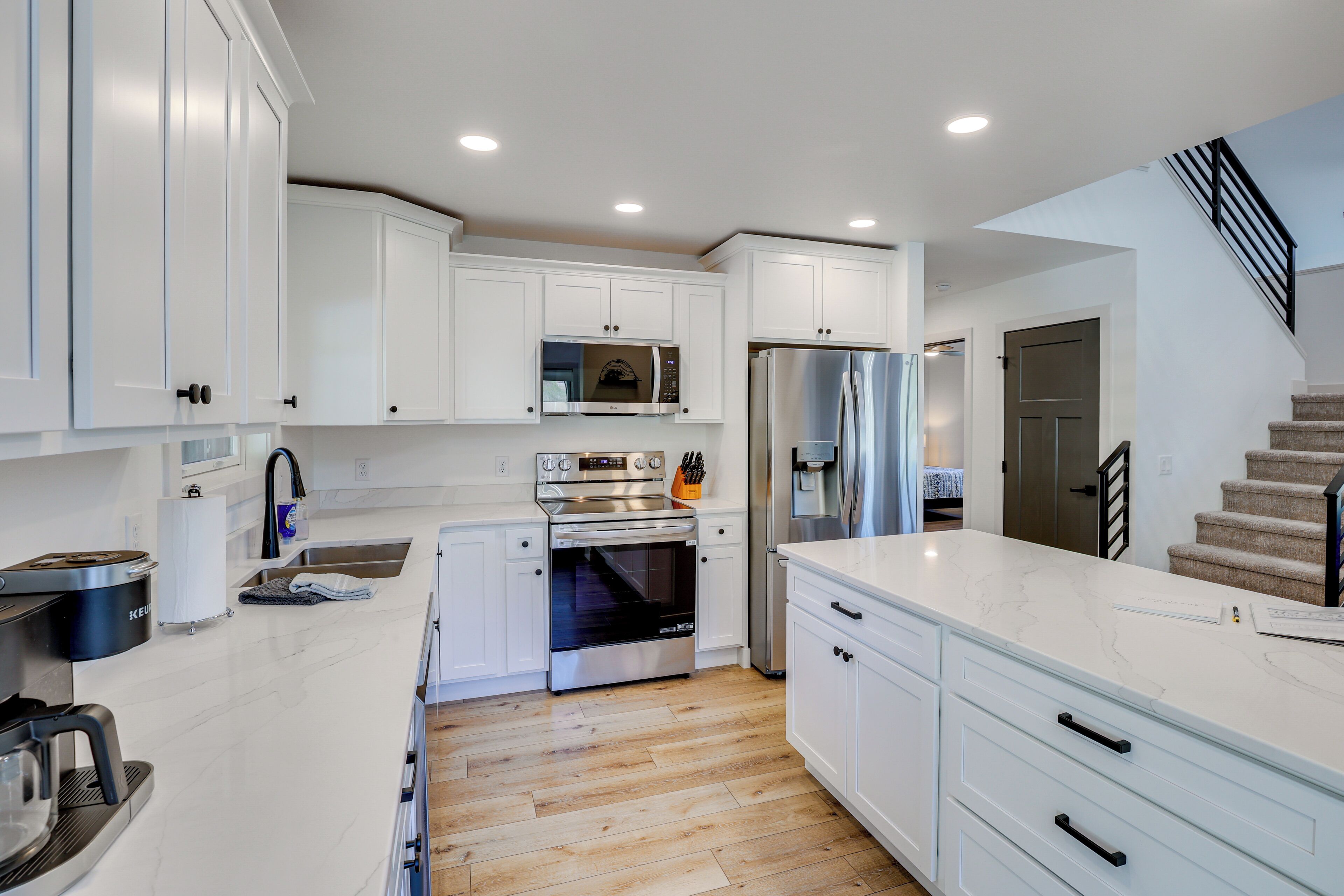 Fridge, microwave, stovetop, dishwasher