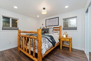 4 bedrooms, internet, bed sheets