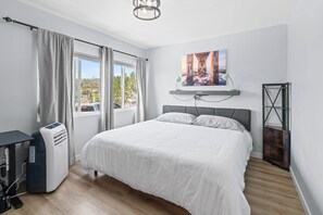 4 bedrooms, desk, free WiFi, bed sheets