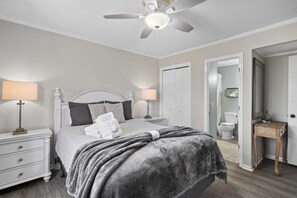 2 bedrooms, iron/ironing board, WiFi, bed sheets - Lake, Love, and the Sand (Hilton Head Island)