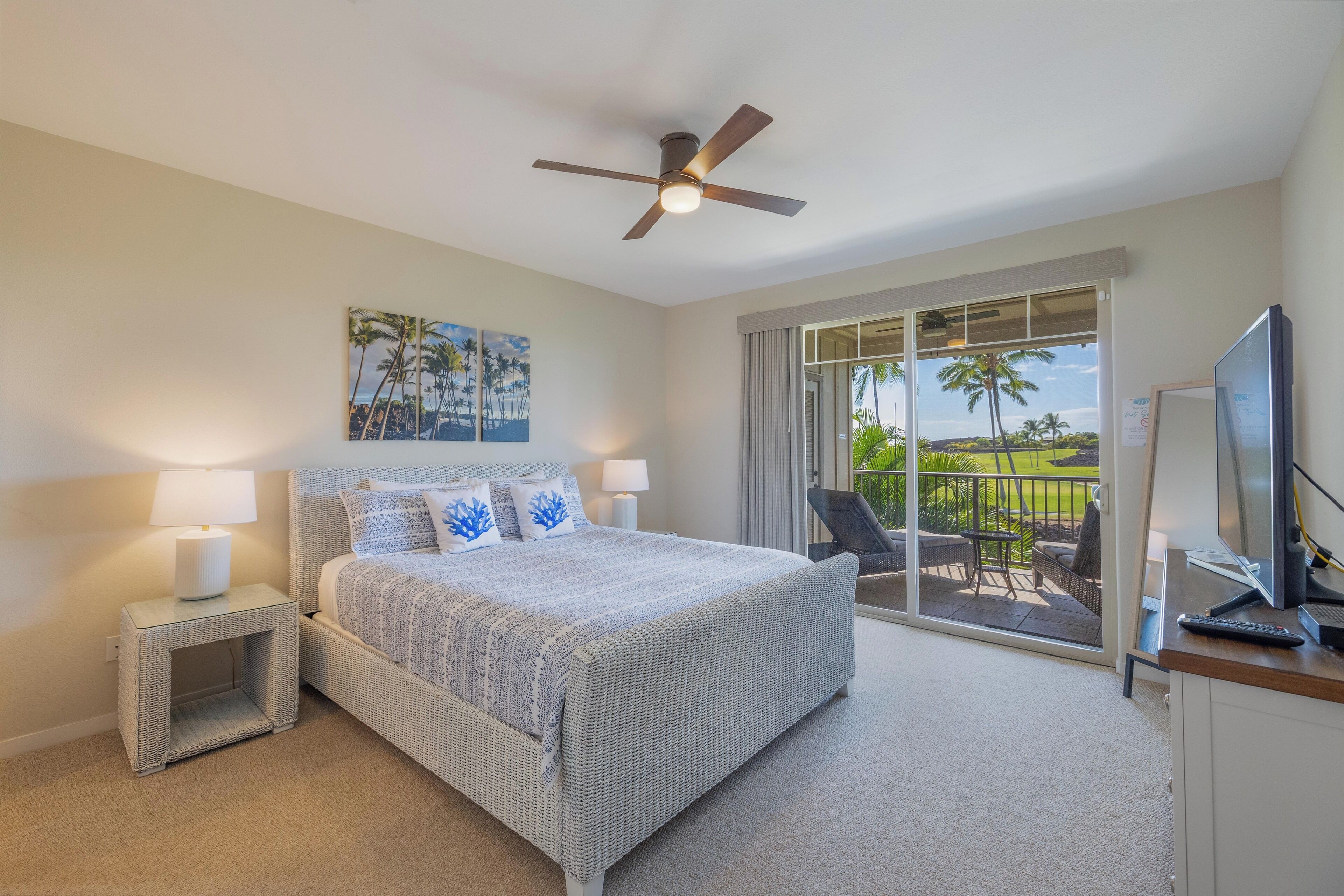 3 室のベッドルーム、デスク、インターネット、ベッドシーツ