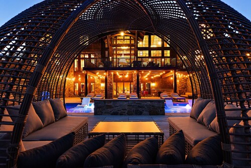 Pinnacle Pointe by Relaxtay | 600-Acre Private Luxury Estate with Spa, Pool, Theater & Lake