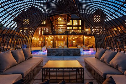 Pinnacle Pointe by Relaxtay | 600-Acre Private Luxury Estate with Spa, Pool, Theater & Lake