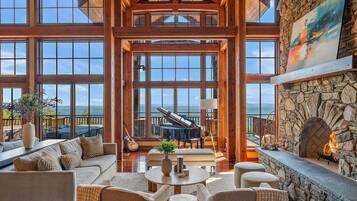 Télévision, cheminée, jeux vidéo, lecteur de DVD