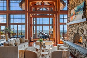 Televisio, takka, videopelejä, DVD-soitin