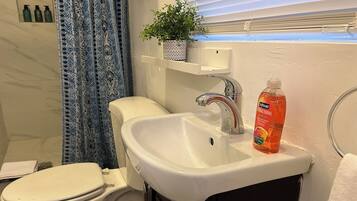 Bruser, håndklæder, Sæbe, Toiletpapir