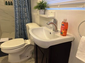 Bruser, håndklæder, Sæbe, Toiletpapir