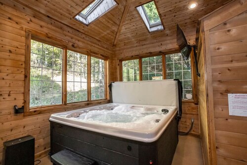 Summit Retreat Sleeps 30 inside Seven Springs