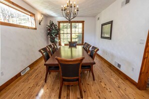 Dining - Summit Retreat Sleeps 30 inside Seven Springs (Champion)