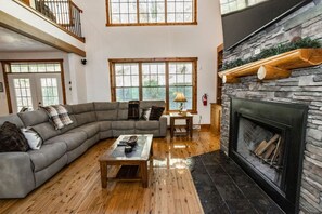 Smart-TV, DVD-spiller, fotballspill og bordtennis