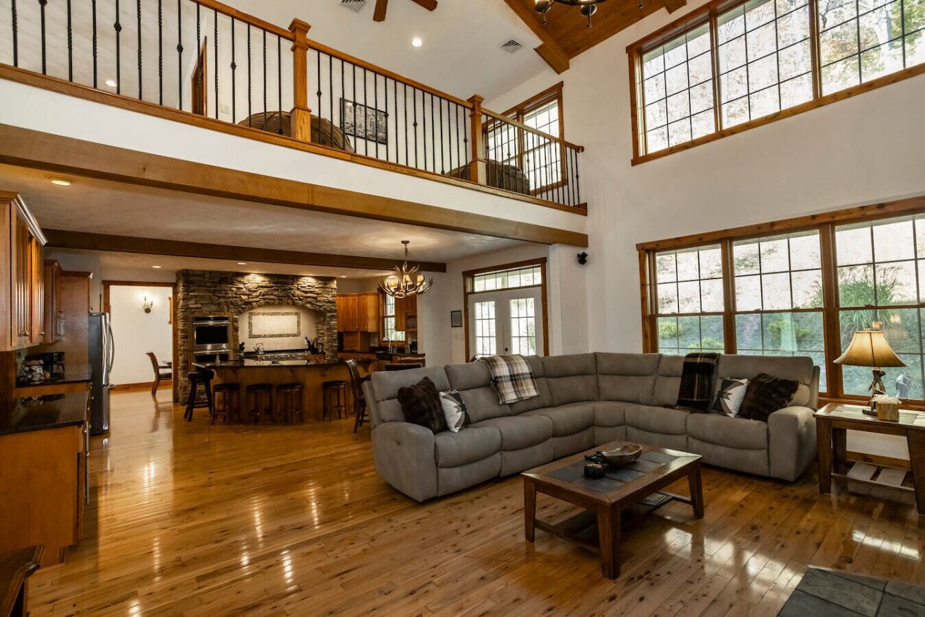 TV connectée, lecteur de DVD, baby-foot, table de tennis de table