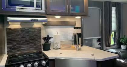 The GreyWolf - Convenient & Cozy RV