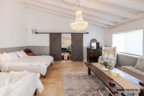 2 bedrooms, WiFi, bed sheets - Hillside Hideaway - Private Woodland Hills Canyon Guest Suite with Views (Los Angeles)