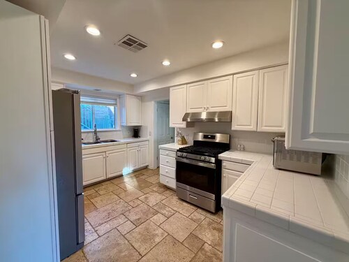 Hillside Hideaway - Private Woodland Hills Canyon Guest Suite with Views