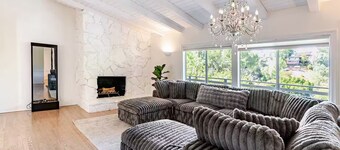 Hillside Hideaway - Private Woodland Hills Canyon Guest Suite with Views