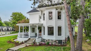 المنشأة من الخارج