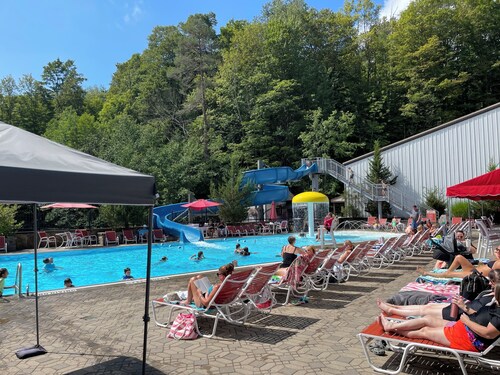 Charming 1-bedroom condo in serene Clymer with multiple amenities