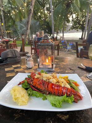 تناول الطعام بالخارج