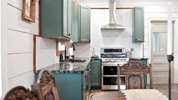 冰箱、微波炉、烤箱、炉灶