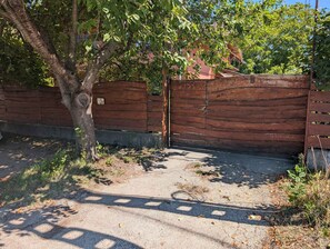 المنطقة المحيطة بالمنشأة