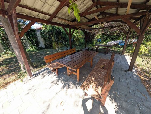 Holiday home with WLAN, air conditioning and large garden