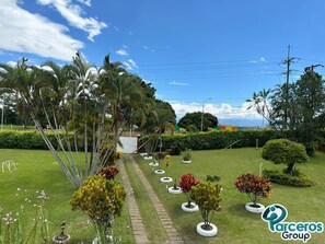 Property grounds - PARCEROS GROUP - 3 BEDROOM VACATION PROPERTY, CERRITOS, PEREIRA (Pereira)