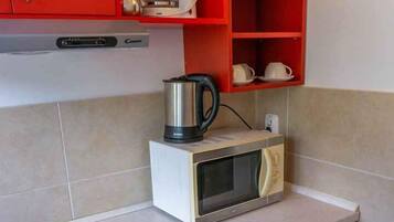 Fridge, microwave, stovetop, coffee/tea maker