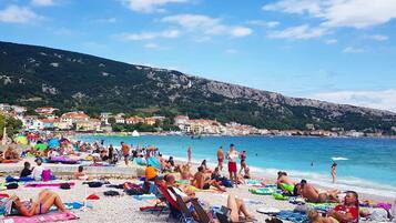 Una spiaggia nelle vicinanze