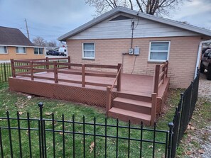 Property grounds - Waterfront views located in Port Clinton. (Port Clinton)