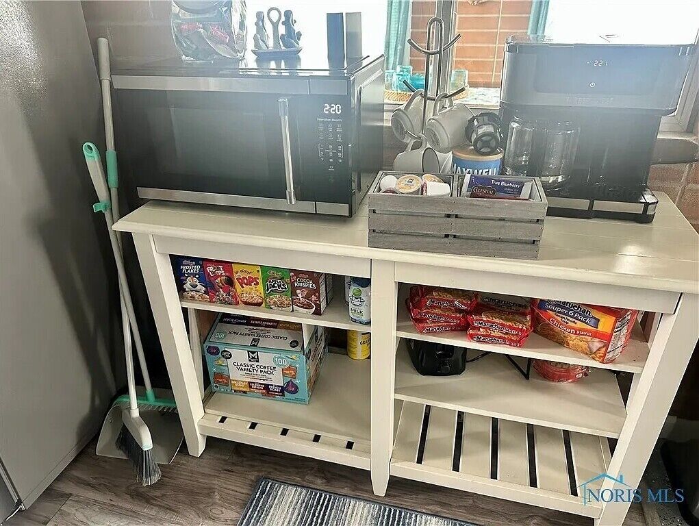 冷蔵庫、電子レンジ、オーブン、コンロ