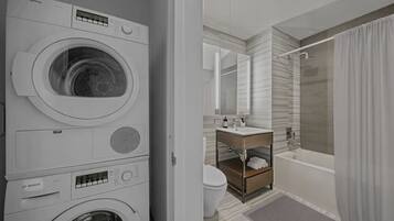 Secadora de cabello, bidet, jabón, papel de baño