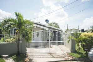 Exterior - A Quiet Retreat - 3 bedroom house at Chaguanas (Chaguanas)