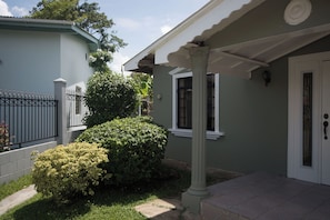 Property grounds - A Quiet Retreat - 3 bedroom house at Chaguanas (Chaguanas)