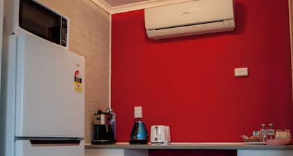 Sanz Motel Wentworth