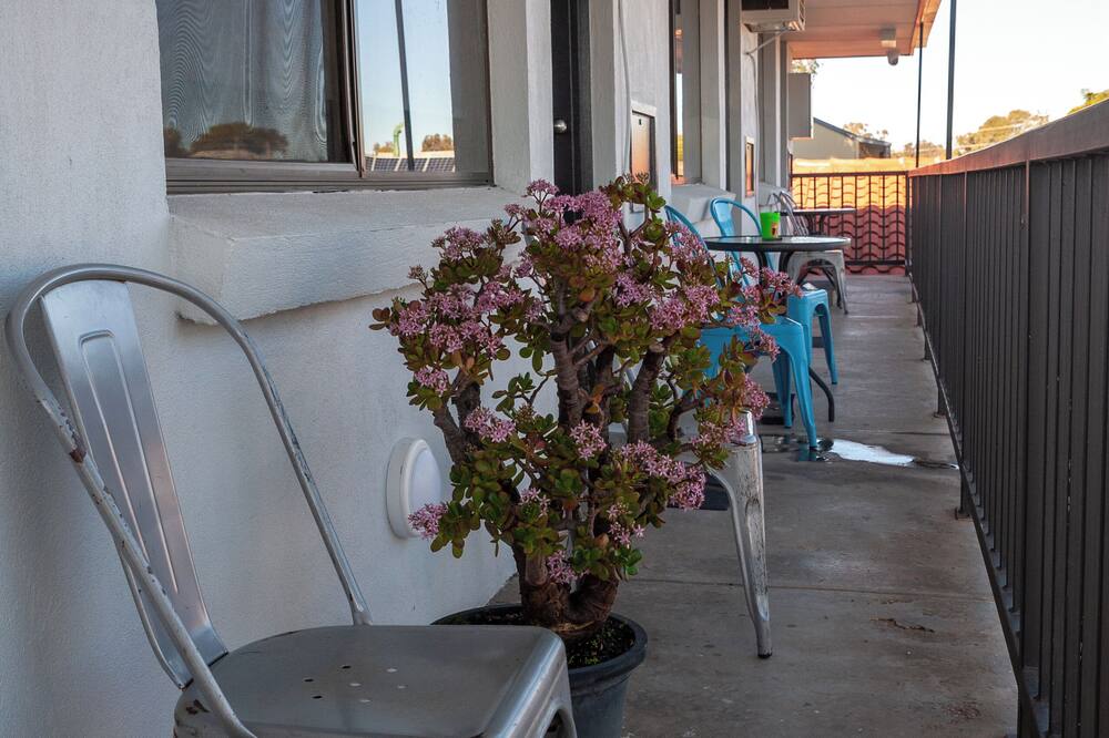 Sanz Motel Wentworth