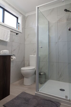 Deluxe Double Room | Bathroom