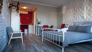 Chambre Double Deluxe | Bureau, espace de travail pour ordinateur portable