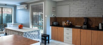 Sanz Motel Wentworth 