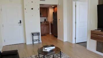 Televisión y chimenea