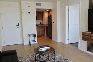 Televisión y chimenea